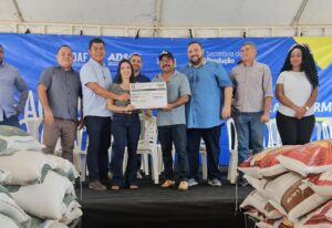 Imagem da notícia - Idam entrega documentos rurais a agricultores familiares de Presidente Figueiredo