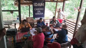 Imagem da notícia - No Careiro da Várzea, Idam leva serviços de regularização e produtores rurais da comunidade Santa Luzia