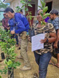 Imagem da notícia -  Governo do Estado reforça agricultura familiar de Eirunepé com 160 mudas de café, limão e laranja