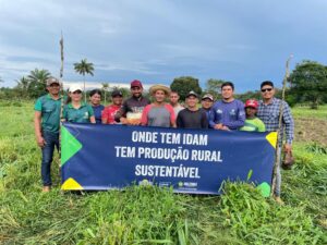 Imagem da notícia - Em Barreirinha, Idam realiza Demonstração de Métodos sobre adubação de cobertura de pastagens
