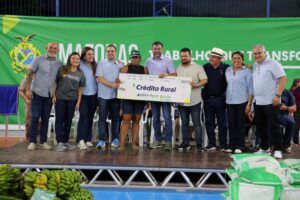 Imagem da notícia - Governo do Amazonas entrega R$ 1,2 milhão em crédito rural e 482 documentos rurais em Borba e Novo Aripuanã