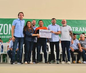 Imagem da notícia - Em Itacoatiara, Governo do Amazonas entrega R$ 387,7 mil a agricultores e pescadores artesanais
