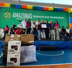 Imagem da notícia - Governo do Amazonas entrega mais de R$ 1,1 milhão a agricultores do interior o estado